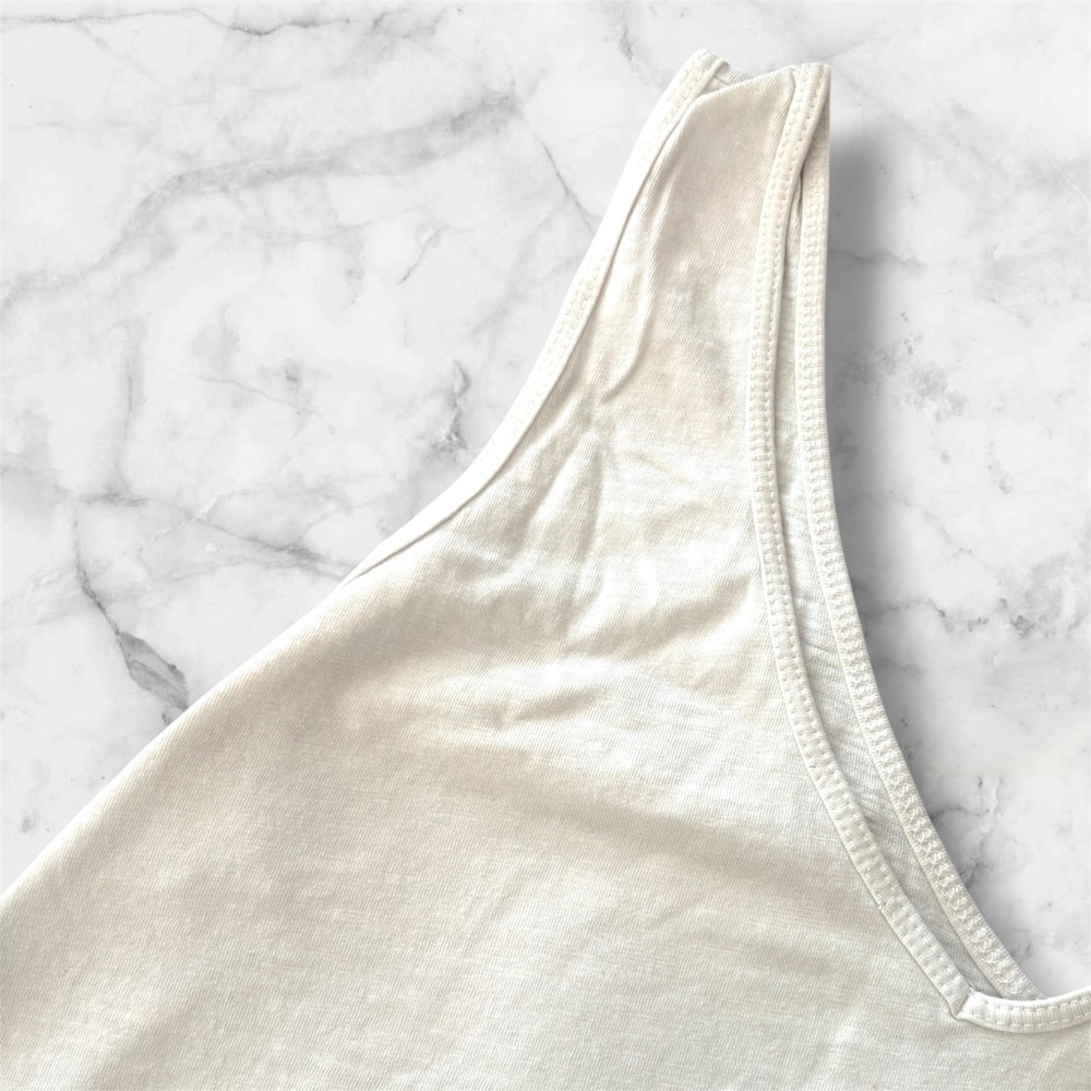 Elegant Cream Sleeveless Top - Picture 3 of 3